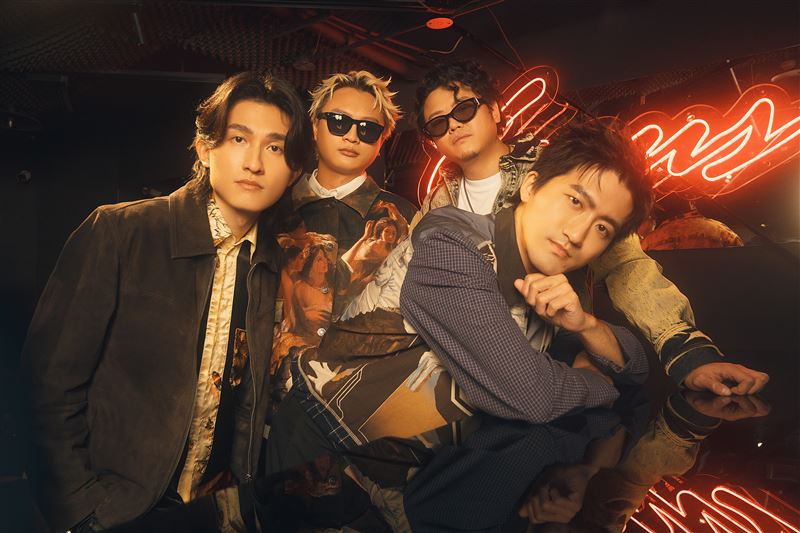 冰球樂團成員合照(圖/何樂音樂提供)