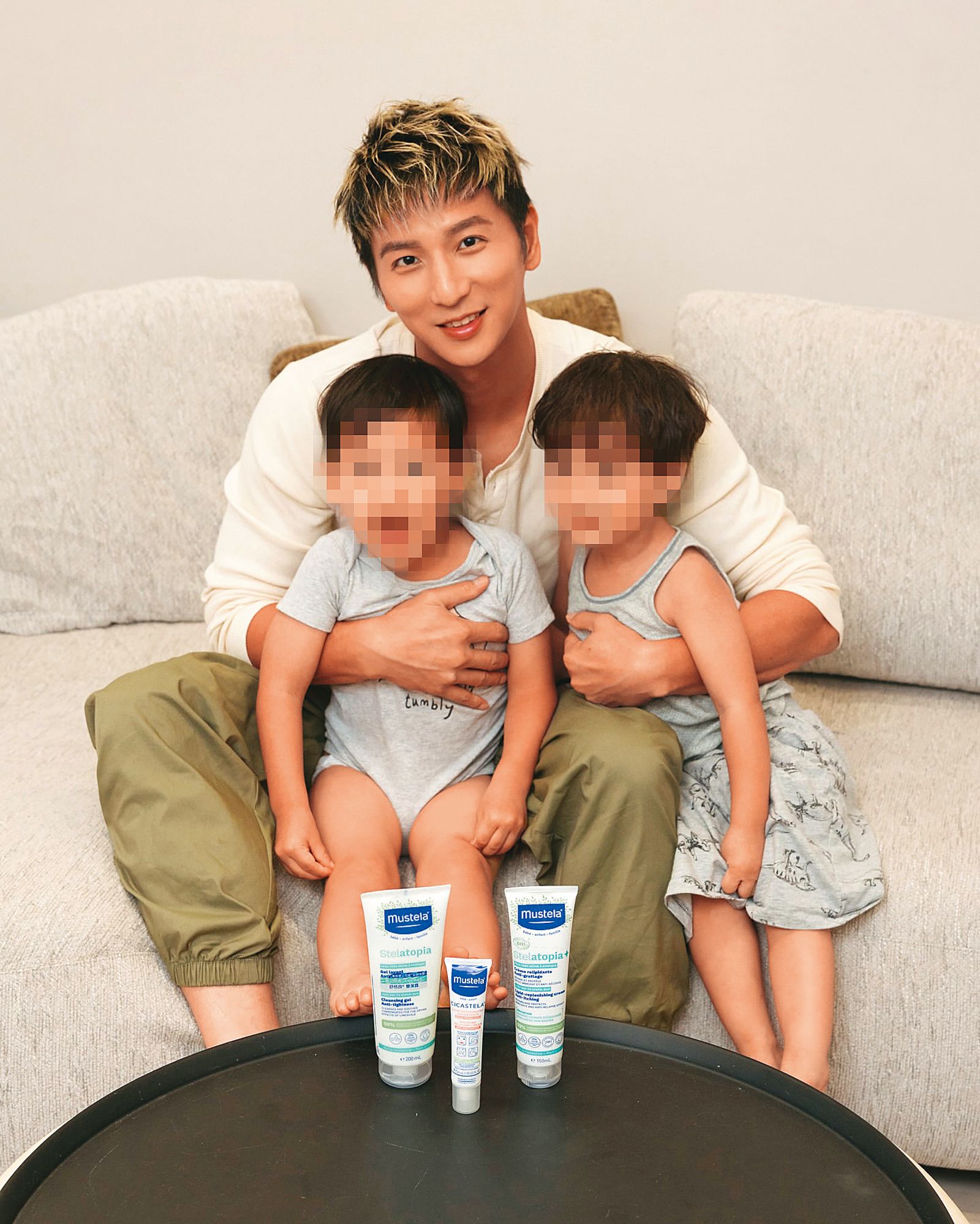 小煜身為父親照顧二寶