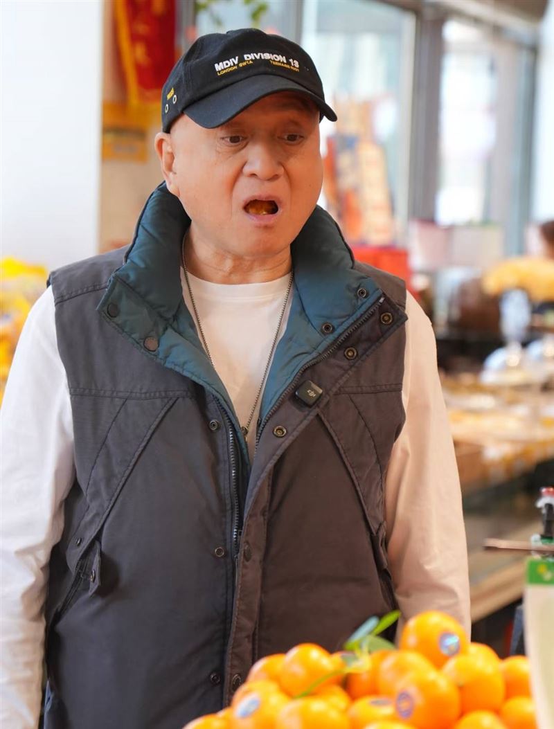 湯鎮業試吃畫面