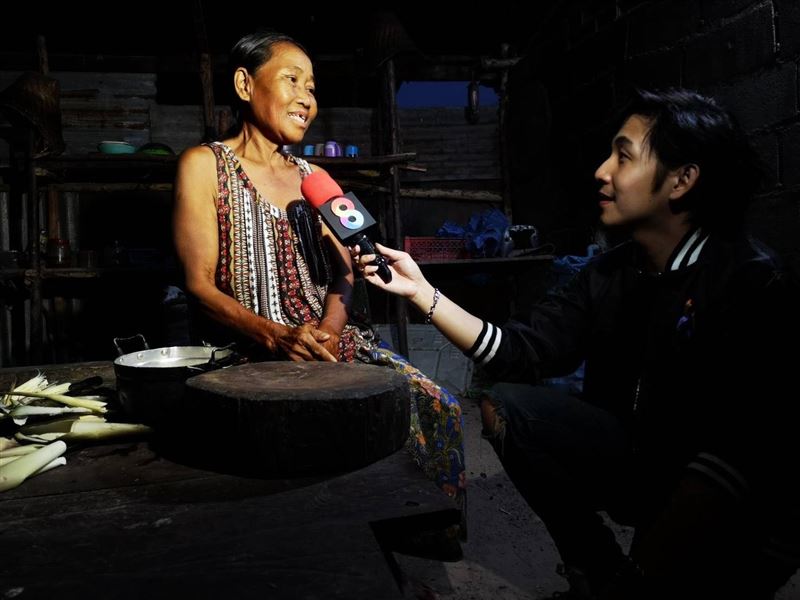 八頻道新聞台現場圖與報導引用