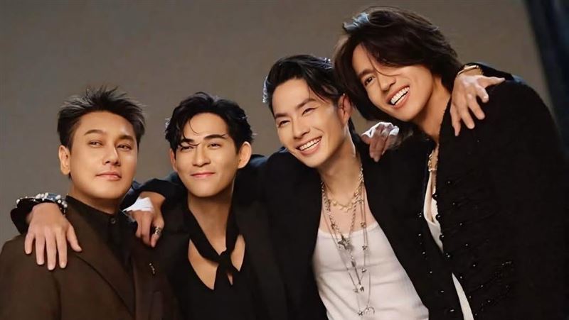 朱孝天在機場被粉絲打招呼但冷淡回應