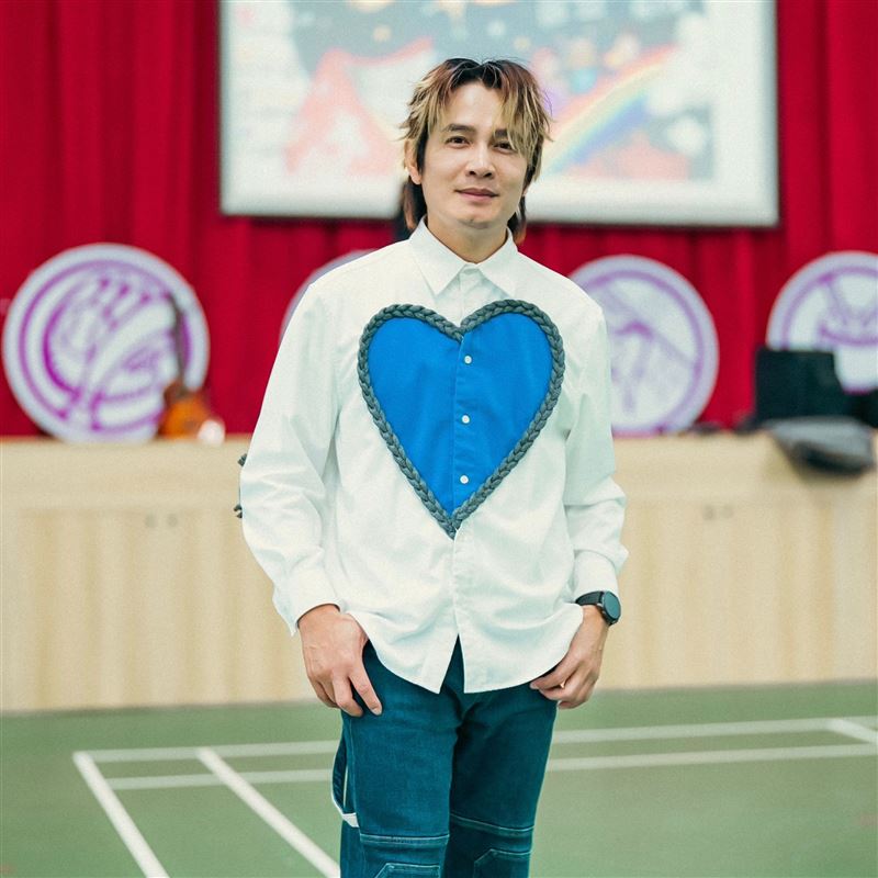 羅文裕與女兒羅小鹿合唱新歌《Darling Kids》MV花絮