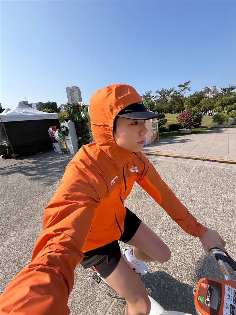 朴寶劍終於在高雄騎到YouBike