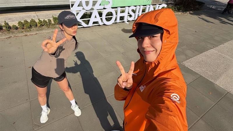 朴寶劍與惠利的自拍照