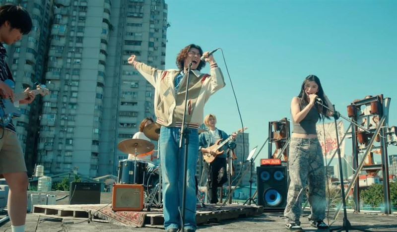 帕拉斯PALLAS在MV中的年輕五月天造型