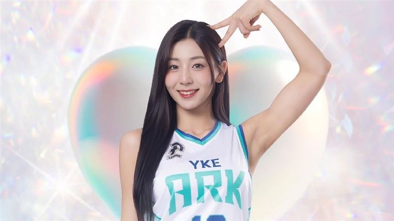 官方图片，睦那京亮眼造型