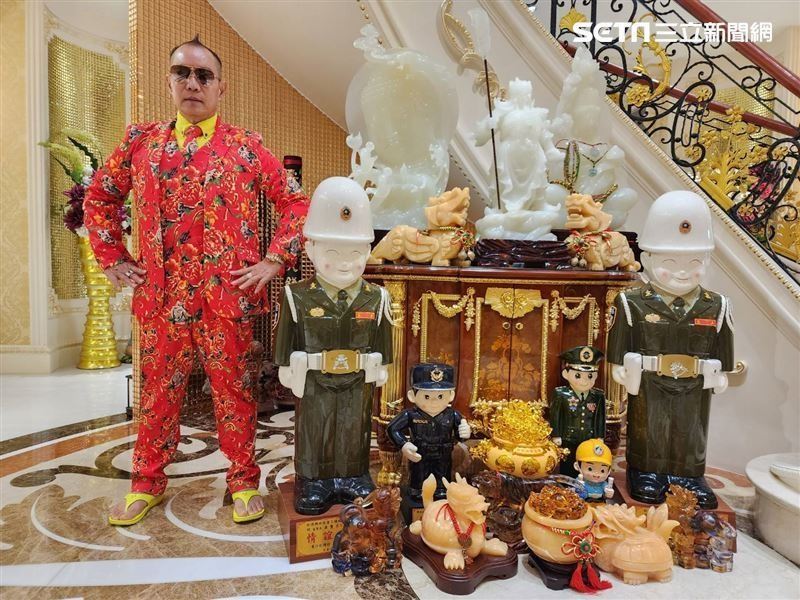 胡漢龑西裝穿搭照片