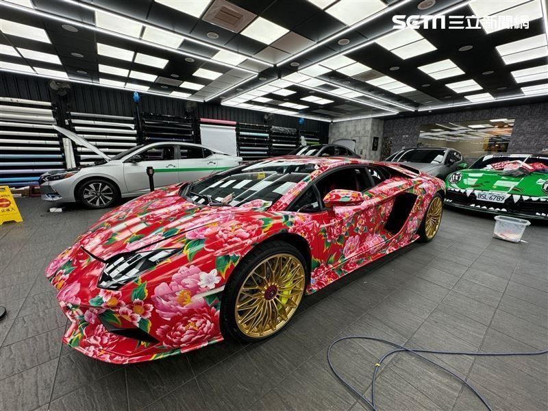 「大牛」包膜貼滿東北大花的照片