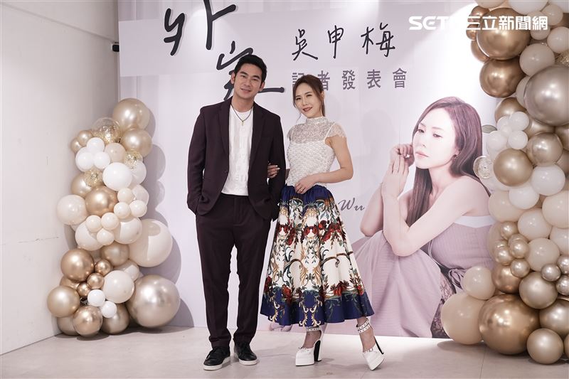 吴申梅邀请亮哲担任MV男主角照片