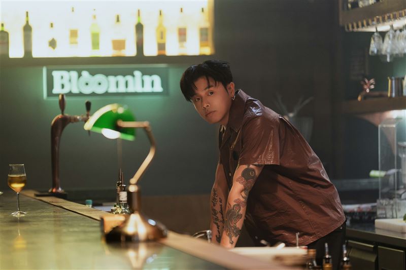 HowZ推出新歌〈Mr. Wang〉，認為『現代的第三者不見得是最無辜的那一個』