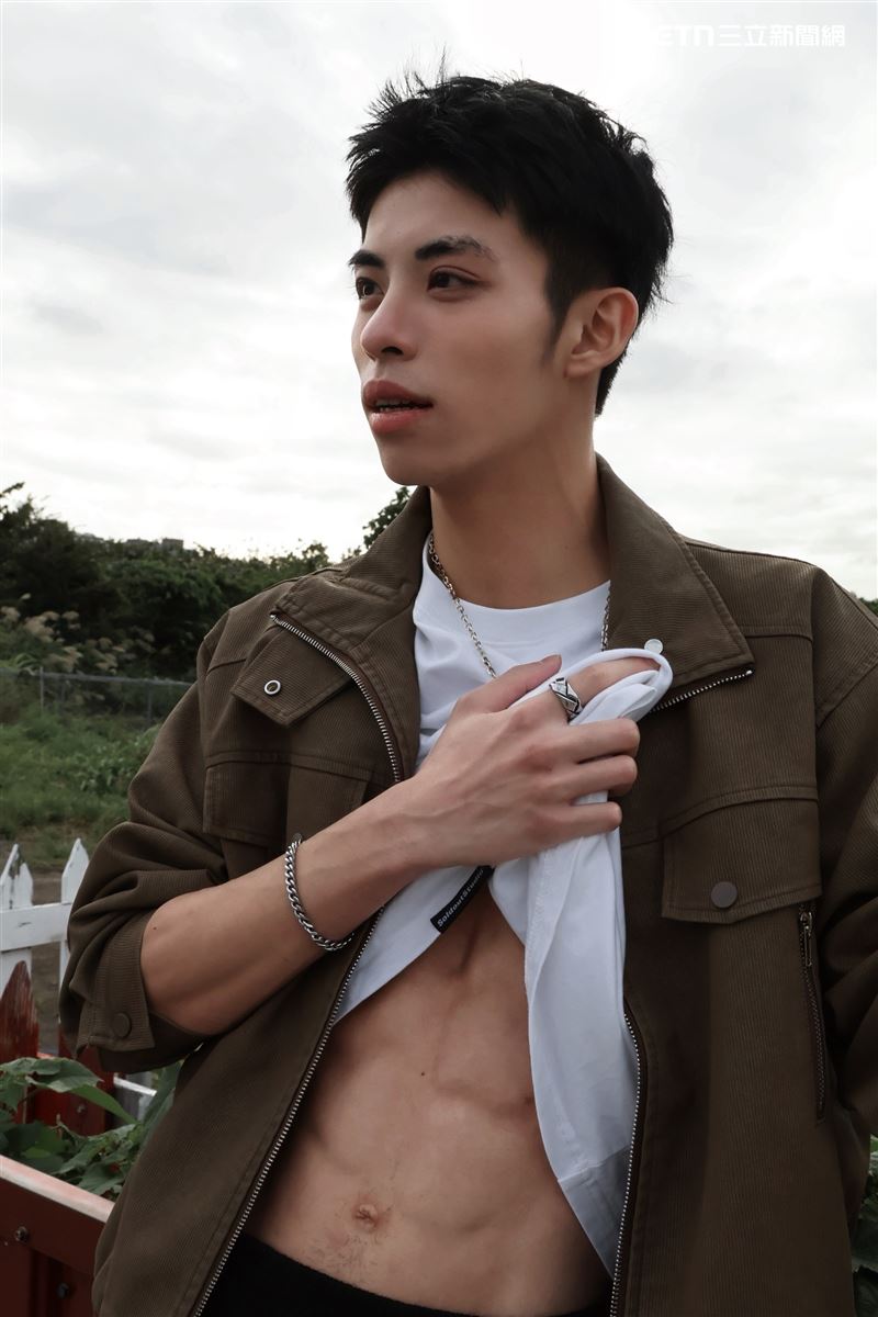 陳任佑現場演出與外拍場景