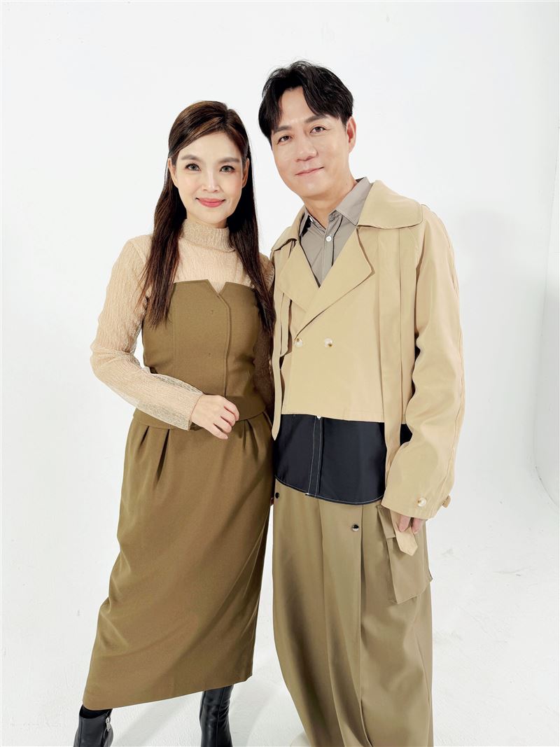 談詩玲與陳隨意排練合唱