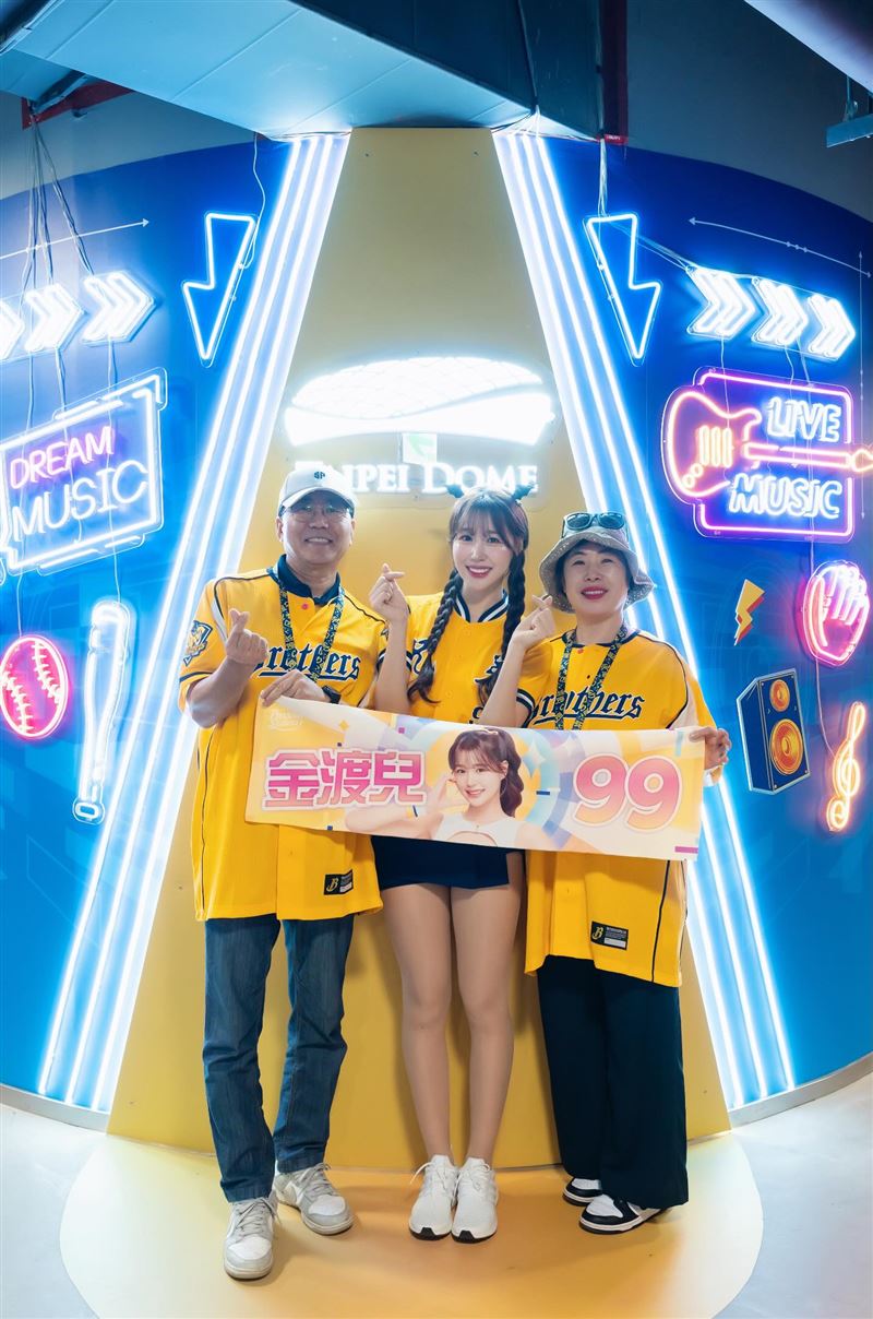 父母來台為金渡兒加油