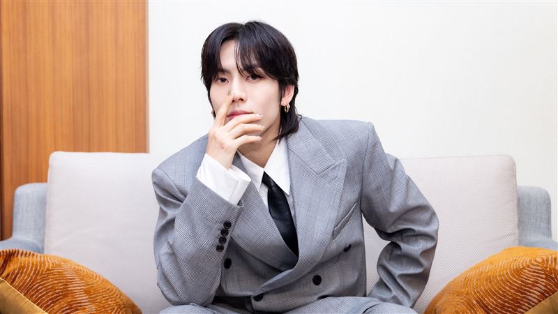 長住台灣與新專輯合影