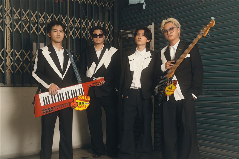 icyball冰球樂團合照