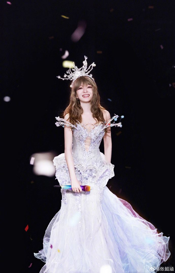 張韶涵演唱會頭髮貼頭皮造型