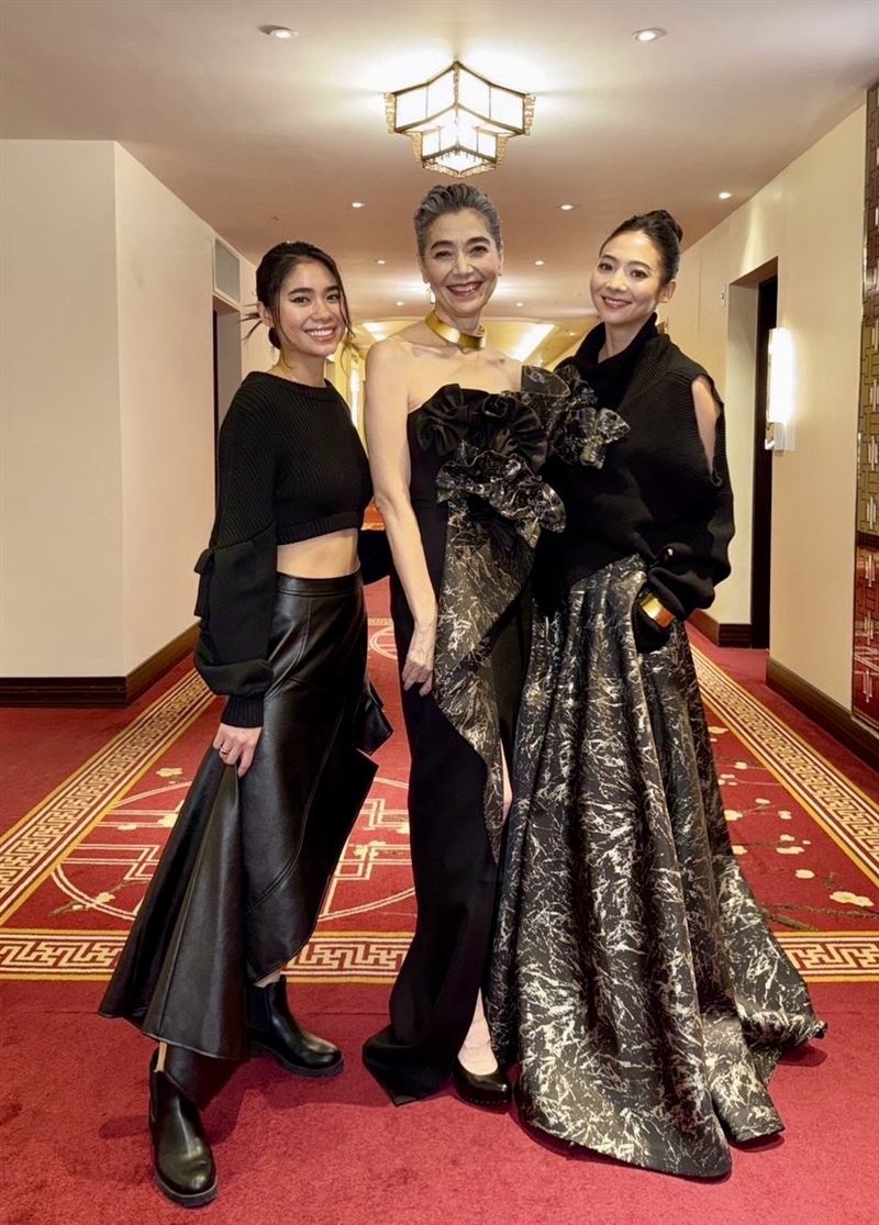 母女三人合體出席活動