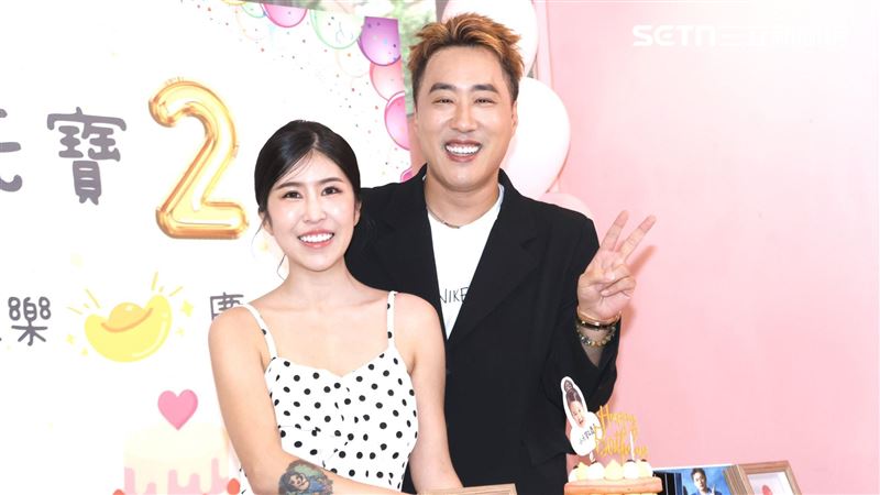 余祥銓和柔柔慶祝女兒生日