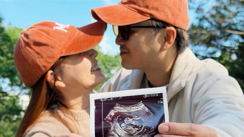 謝京穎與張書偉甜蜜姿態