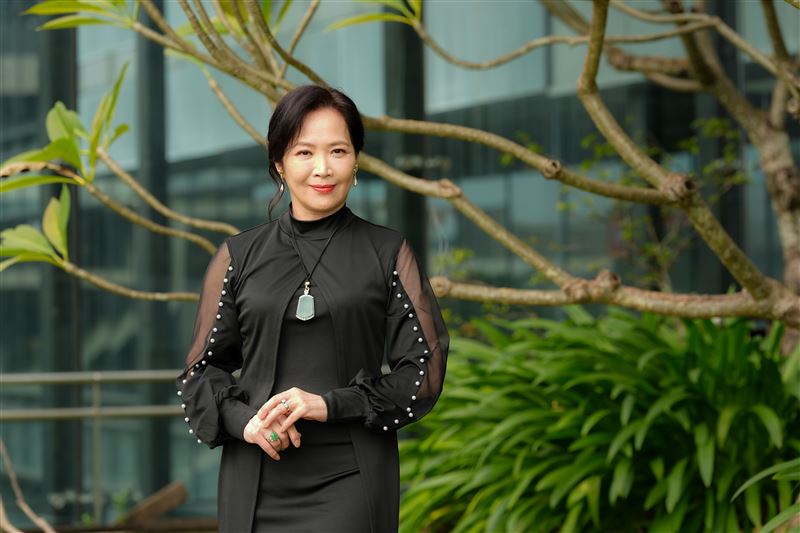 林秀玲儿子17岁像孤单老人