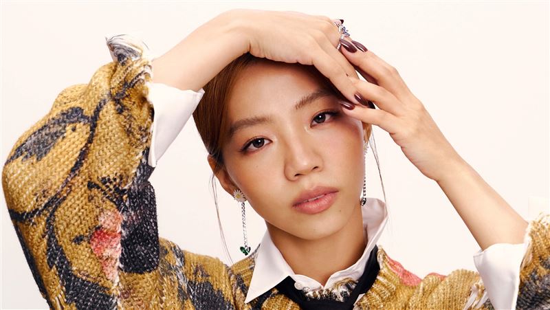 洪佩瑜詮釋〈再見的時候〉的官方照片