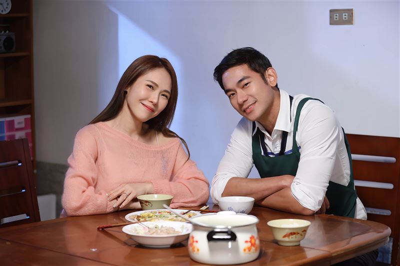 吳申梅與亮哲同框