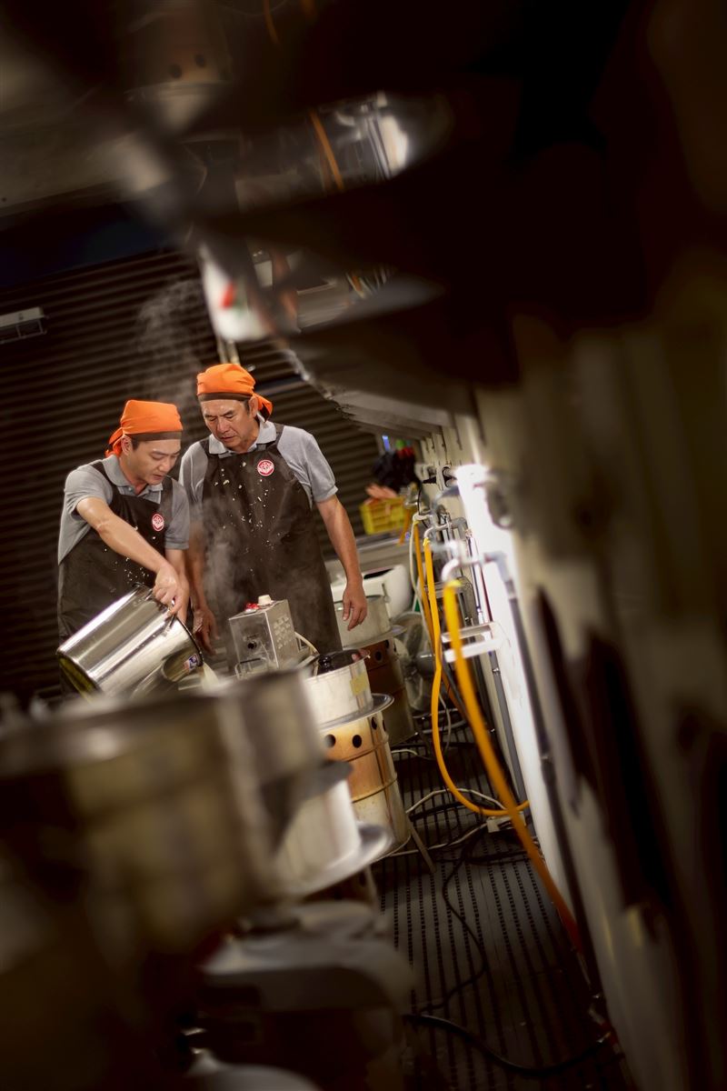 工厂内的制豆腐细节