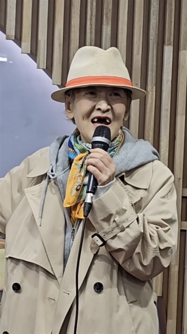 尹石花為治療拔掉四顆牙