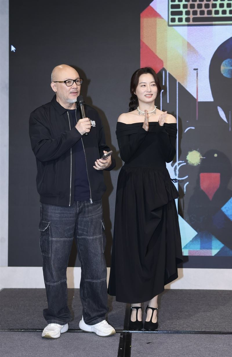 父母的互動與笑場