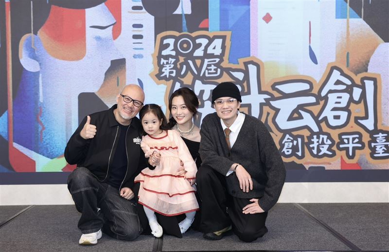 劉亮佐趙小僑與子女在現場