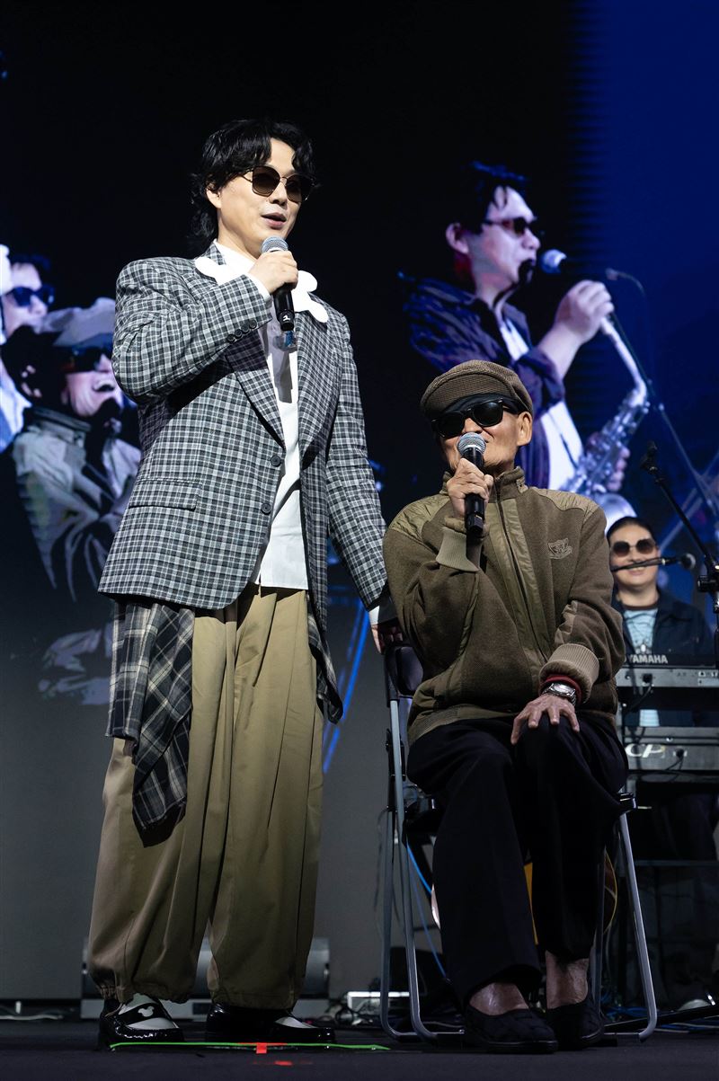 蕭煌奇邀請李炳輝合唱