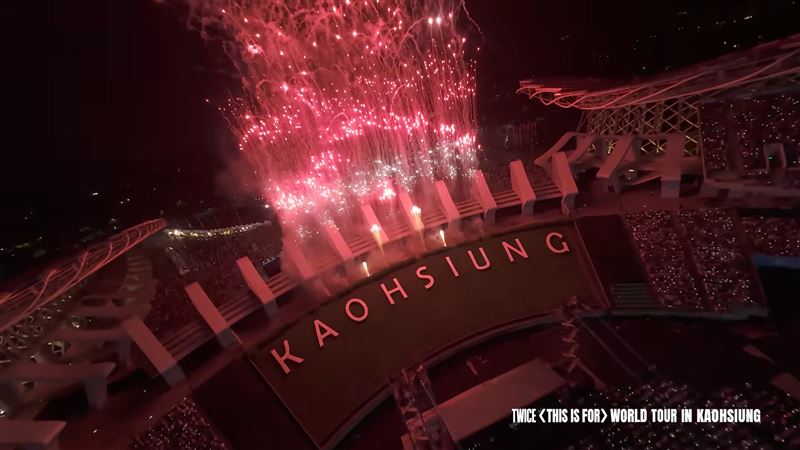 演唱會尾聲，煙火齊放