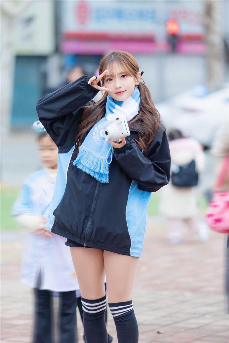 金佳垠加盟桃氣女孩合照