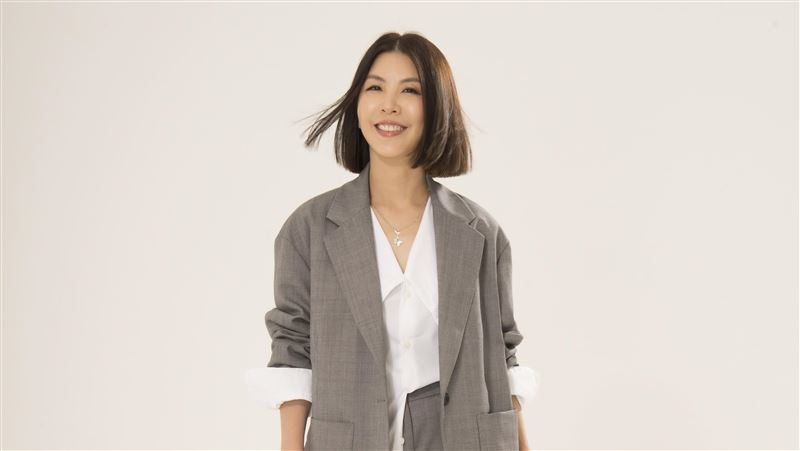 許茹芸翻譯新身份照片