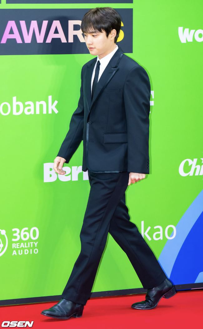 D.O.稍早現身MMA頒獎典禮。