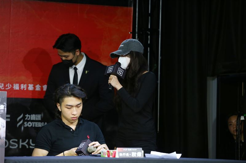 一名女子現身表示自己是受害者