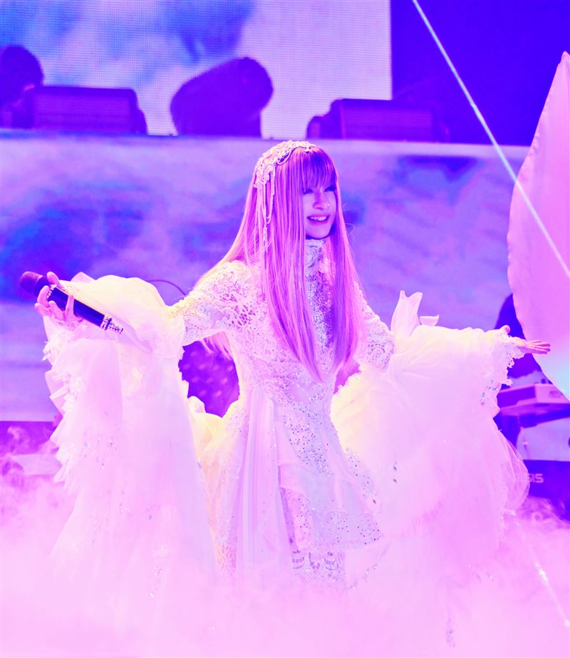 鐘潔希與 Fauziah Latiff 同台合唱