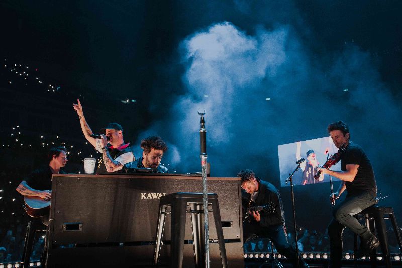 演出與歌迷互動