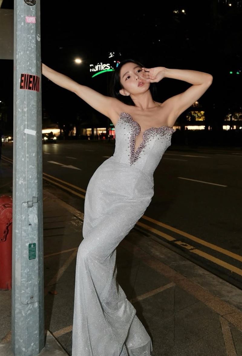 郭书瑶快闪新加坡，担任首届金狮大赏颁奖嘉宾