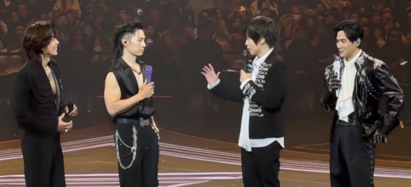 F4合體演唱會合照