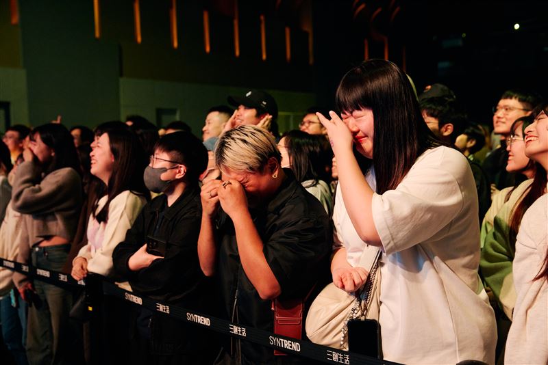 楊丞琳與粉絲互動場景