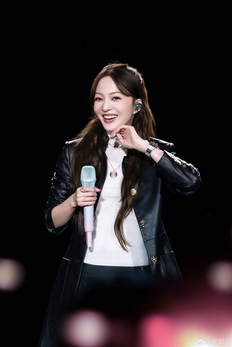 张韶涵惠州演唱会造型