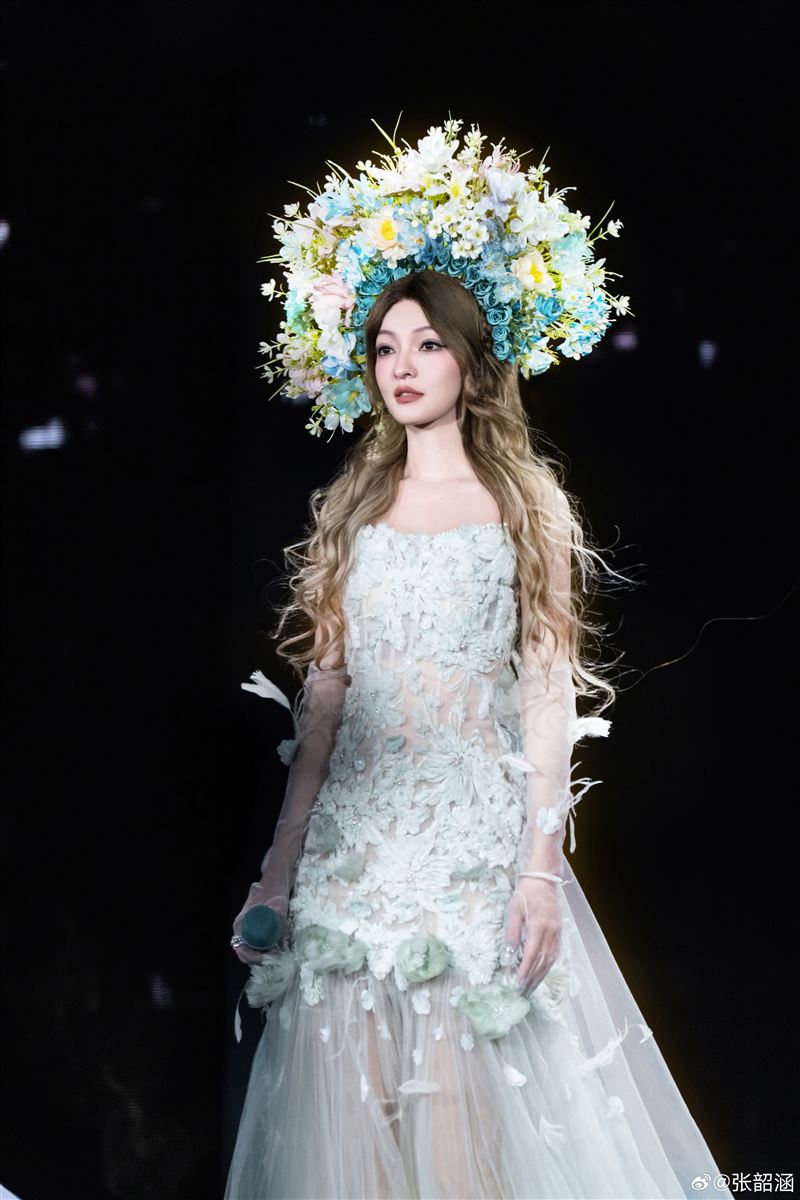 张韶涵惠州演唱会造型互动