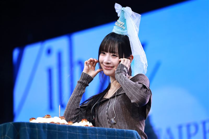 雪娥於見面會中進行舞蹈表演的精彩瞬間