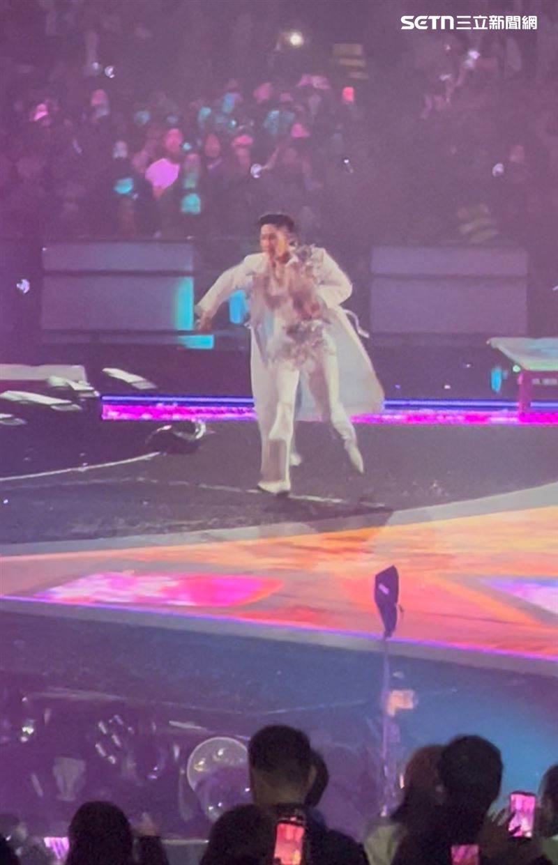 吳建豪急奔舞台畫面