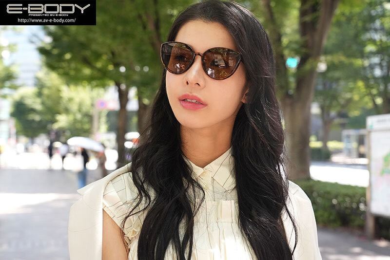 封面造型與系列海报對比