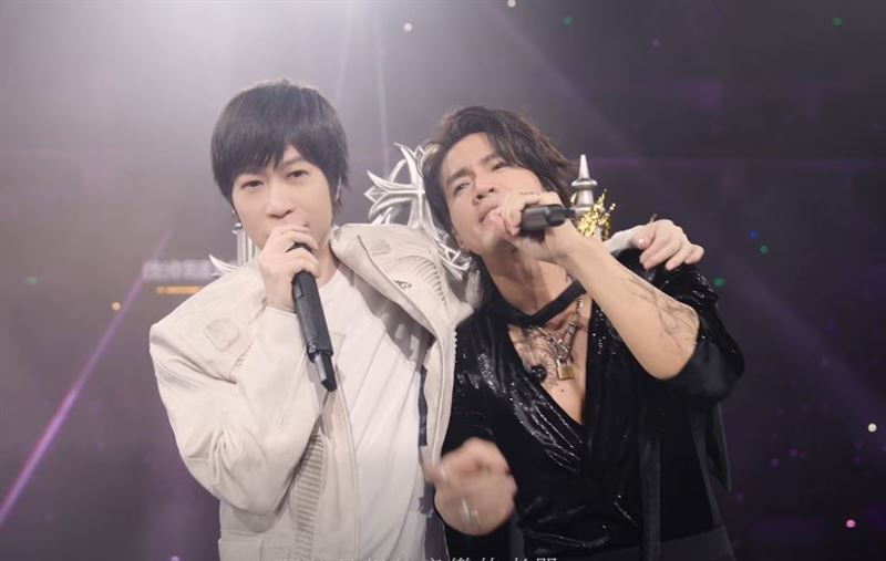 阿信与言承旭热情合唱