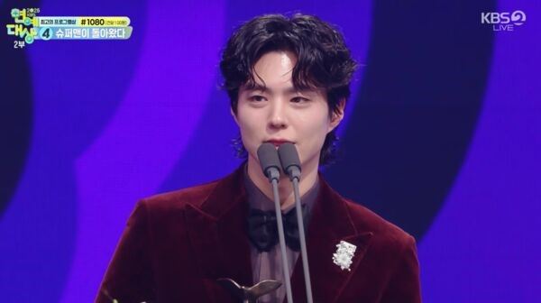 朴寶劍抵台畫面