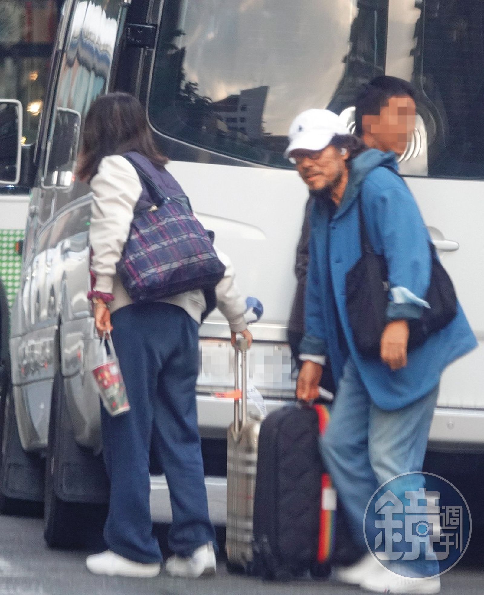 等待接駁車時的同伴們