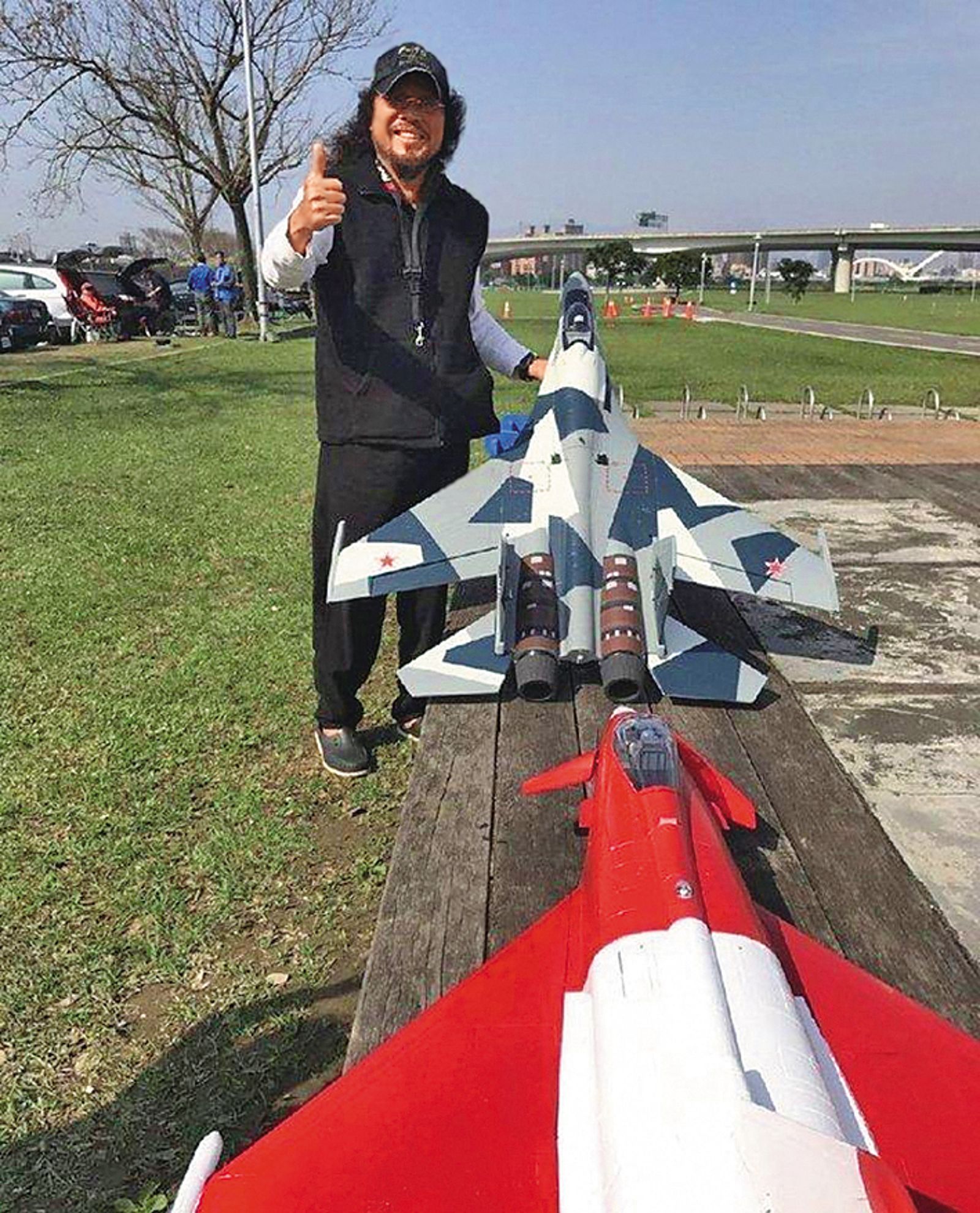 張菲熱愛飛機的生活寫照